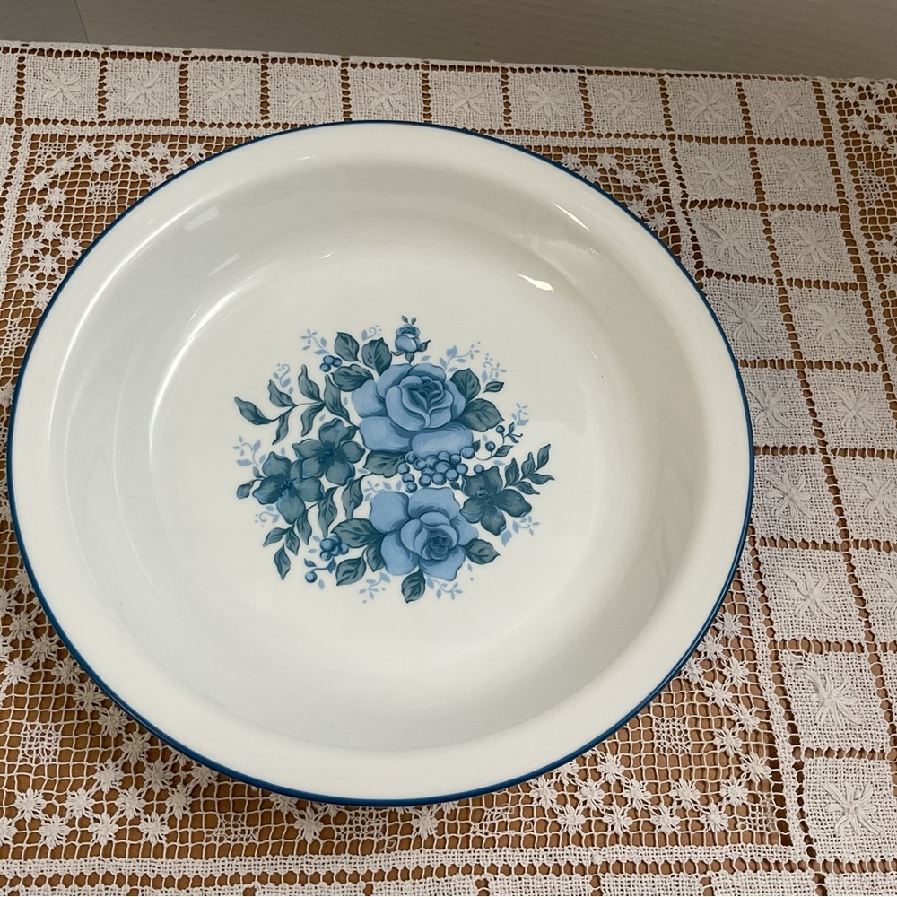 Corelle Blue Velvet Rose design pie plate 10 1/4”